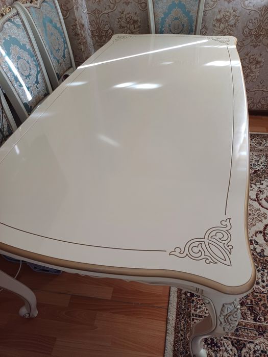 Продам стол гостиный