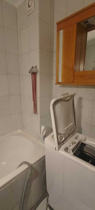 Închiriez apartament cu 2 camere central