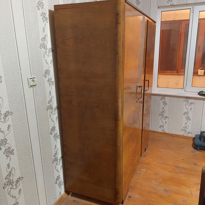 Гардероб с орехов фурнир