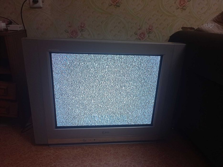 Телевизор LG Flatron (б/у, в отличном состоянии)