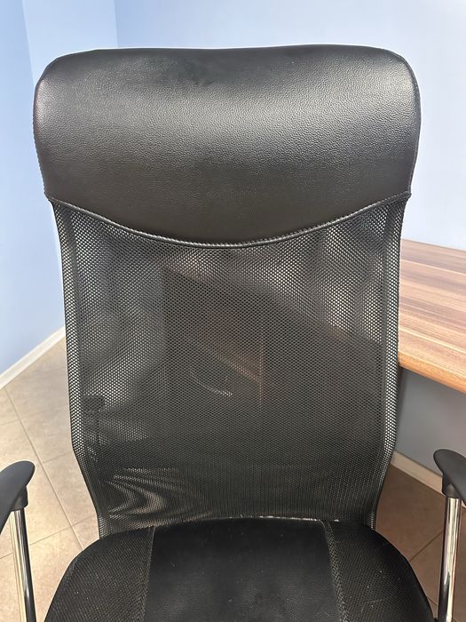 Офис стол с люлеещ механизъм