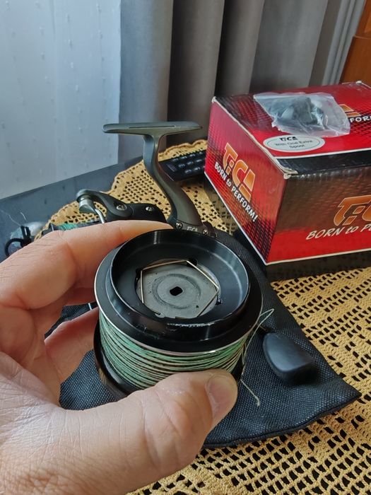 Vând mulinetă Tica Mentor Feeder 4000