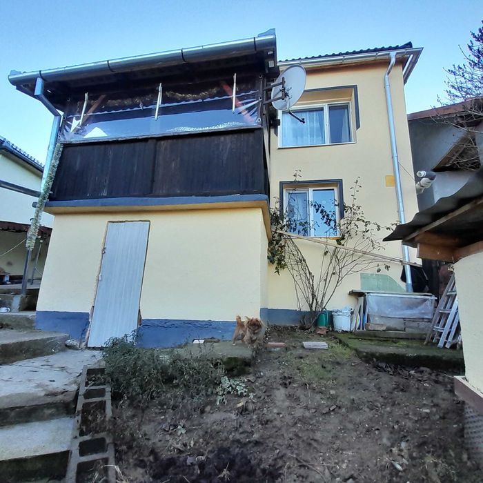 Casa compusă din 6 camere