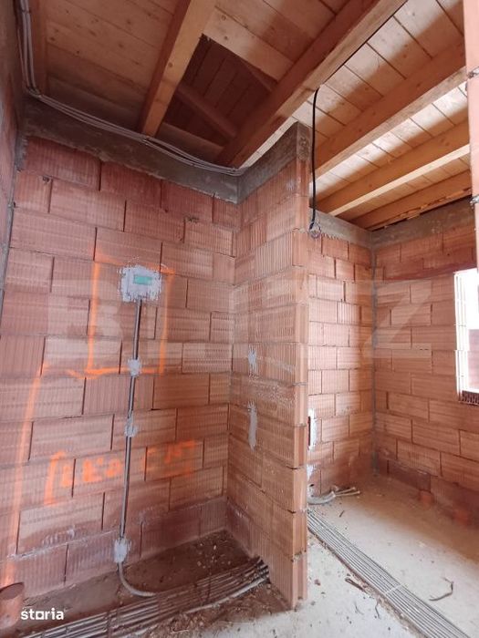 Casa individuala la rosu 103-108mp, situata intr-un cartier nou in Mih