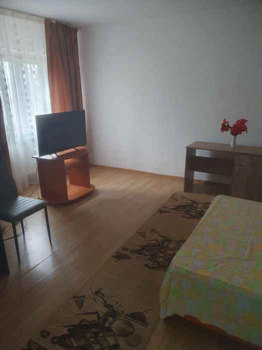 Închiriez garsoniera