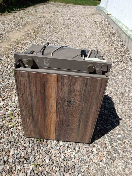 Хладилник 12V / 220V / 240V / 54L подходящ за квмпер / каравана