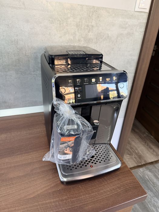 Espressoe evpresor aparat de cafea Philips medel  Ep5400 Garantie 6 luni