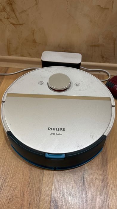 Прахосмукачка-робот PHILIPS Series 7000 Aqua HomeRun XU7000/02,