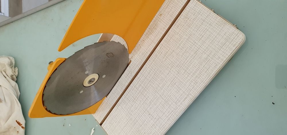 Резачка за хляб и колбаси