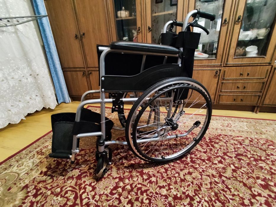 Продам инвалидную коляску в идеале