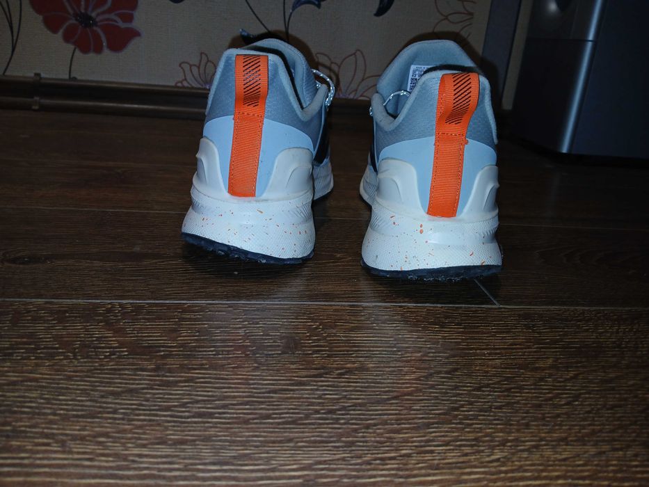 продавам маратонки adidas     N43  N44