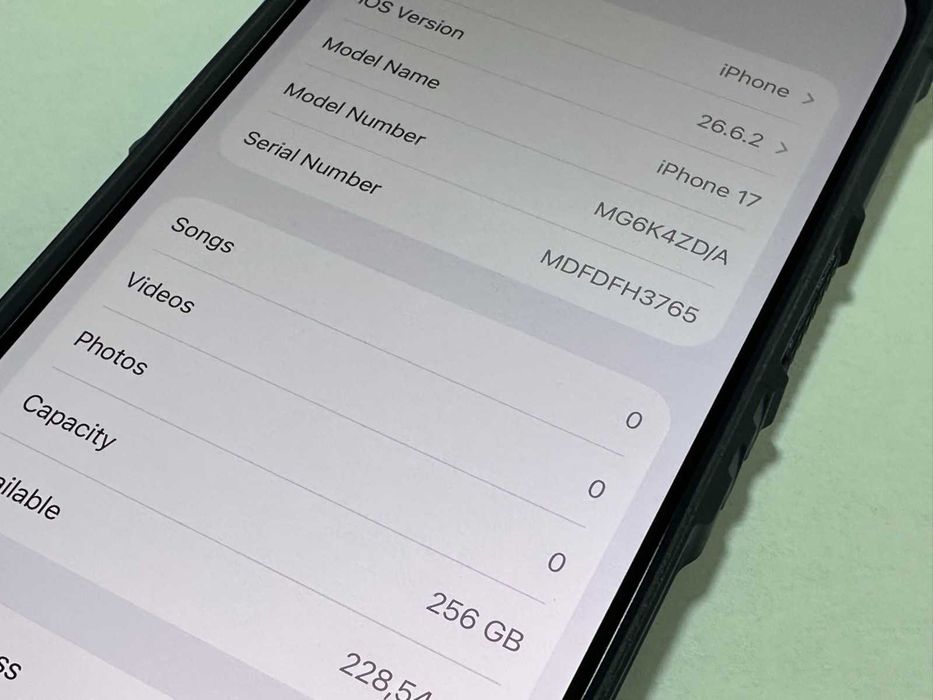 iPhone 17 256GB, 100% Батерия