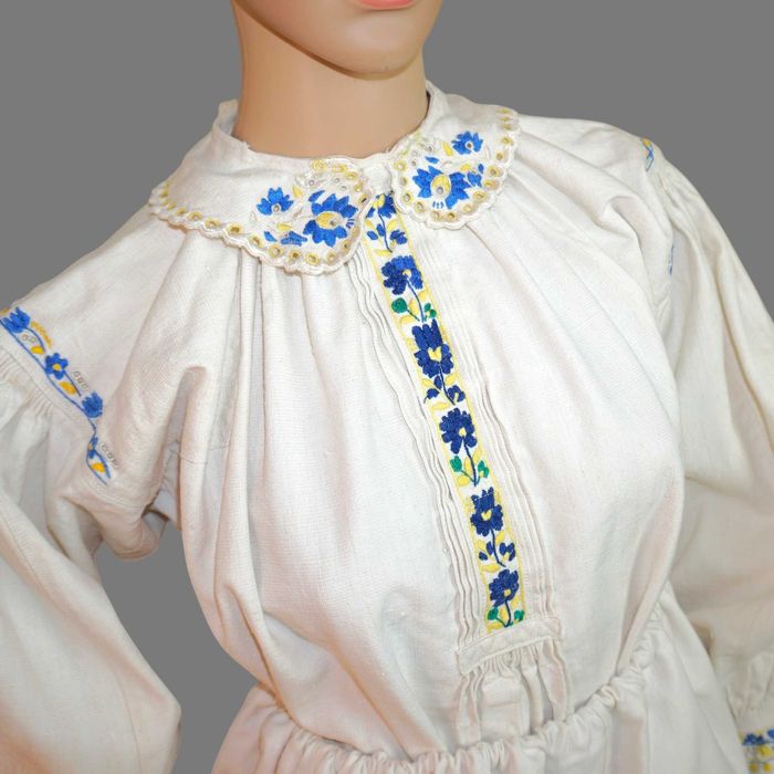 Spacel si poala , ie traditionala veche si poale panza de casa  M