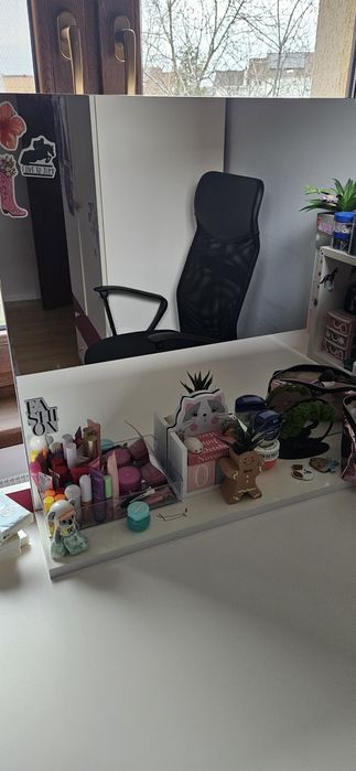 Vând mobilier baie – dulap + chiuvetă + oglindă