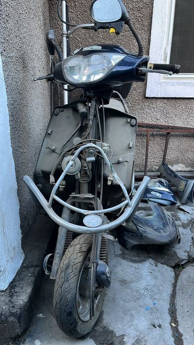 Продам мопед на запчасти.