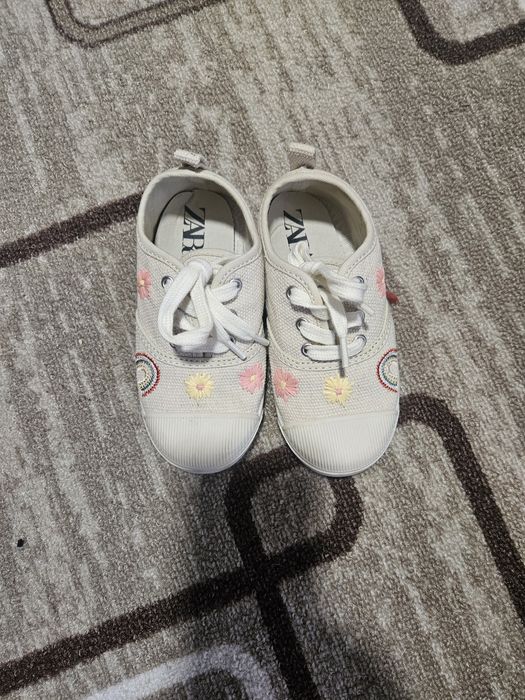 Tenisi fetite nr 25 Zara