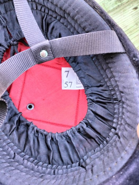 Старинна шапка за конна езда