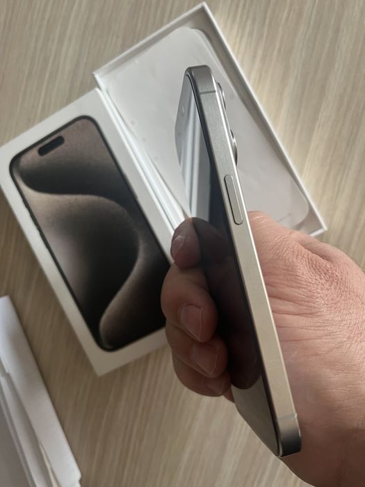 Iphone 15 pro  foarte bun