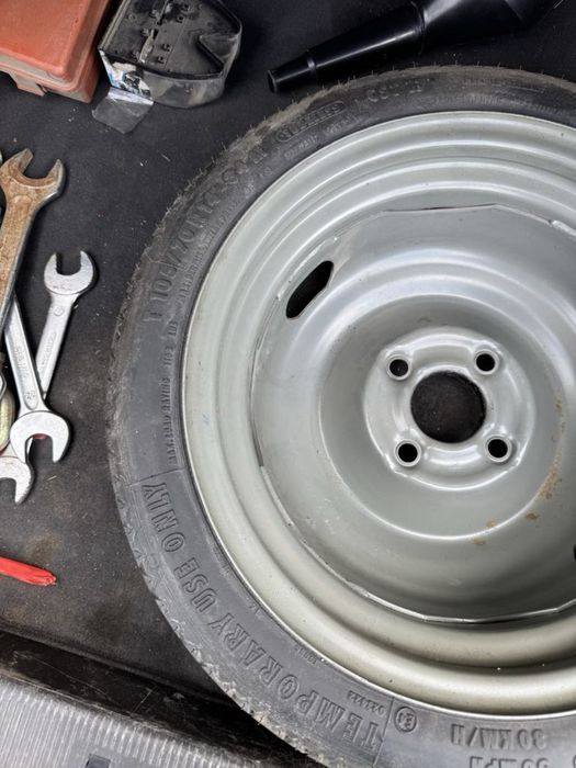 Резервна гума Ww poli 105.70.14 с крик ключ кука като нова Continental