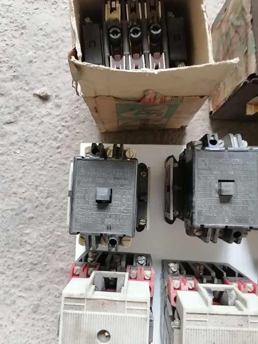 Vând contactori 63A
