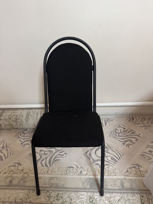 Стол со стульями и с чехлом продается