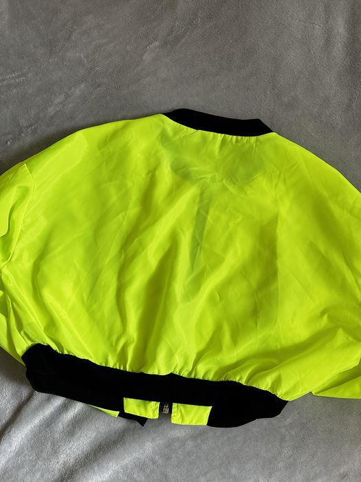 Електриково тънко късо яке по модел на ZARA