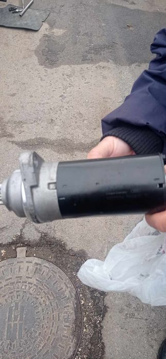 Продавам стартер Bosch