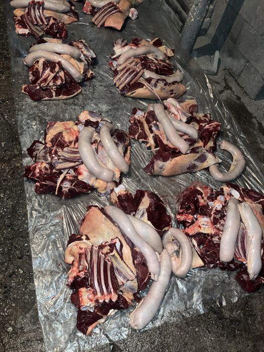 Ет сатылады,мясо продается