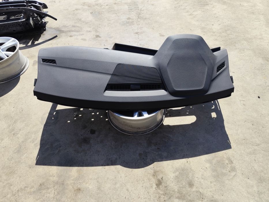 Арматурно табло за Golf 8 ,със пасажерския аербег