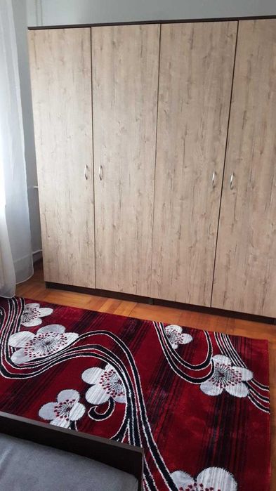 apartament de inchiriat 2camere sup.58mp sufragerie.dormitor baie bucatarie hol toate dotarile. aradul nou aproape de market tranvai .parter