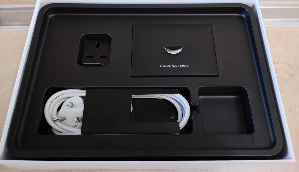 MacBook Air 13,3 инча (А1466) - пълен комплект (като нов) + подарък