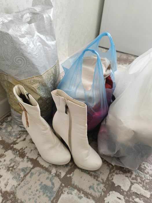 Отдам даром женские вещи