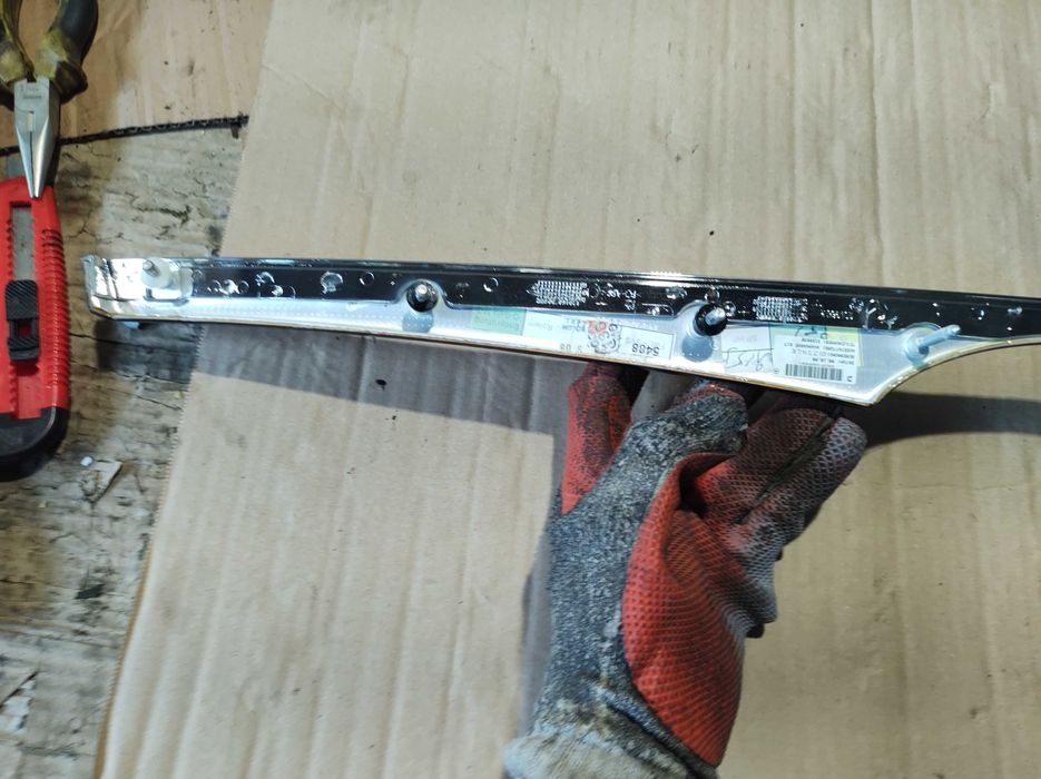 Декоративна Лайсна Предна Дясна Врата Mercedes E class W211 V6 Tmodel