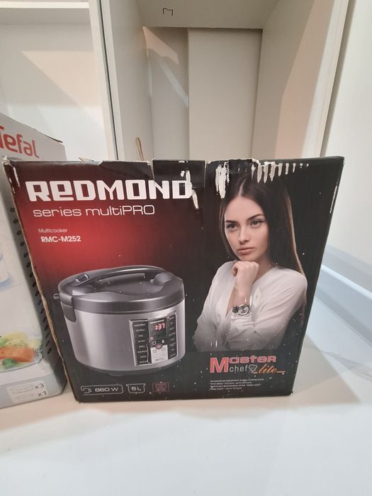 Мультиварка REDMOND RMC-M252 серебристый