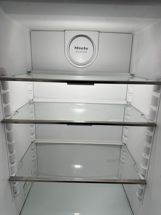 Хладилник и фризер за вграждане Miele