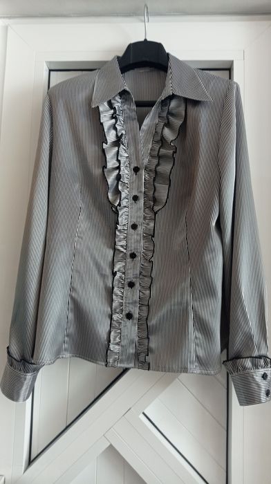 Сатенена риза с къдри, в два цвята,14 лв за един бр.,с подарък шал