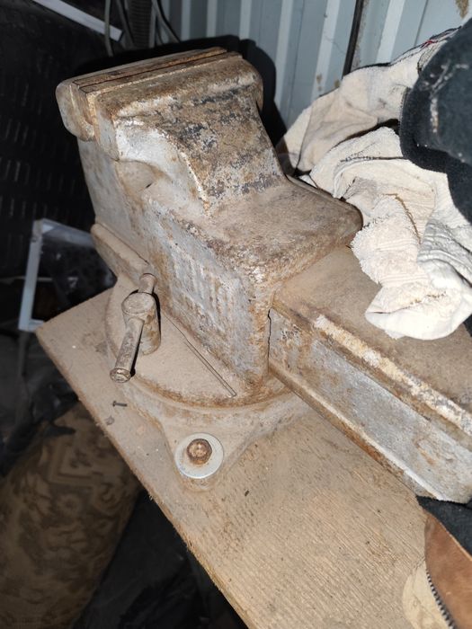 Продам тиски советские