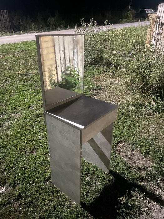 Продам колонку и туалетный столик