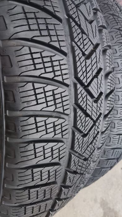 2бр зимни гуми 235/65/17 Pirelli Scorpion Winter
dot24