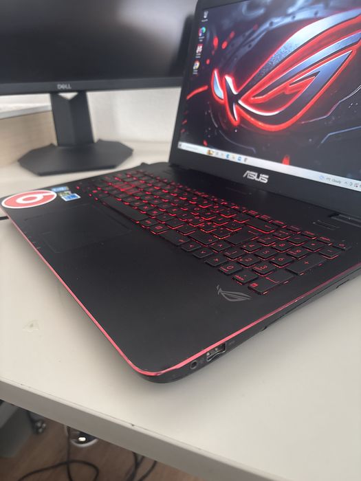 Asus ROG Gaming• Procesor i7• 16gb ram• SSD 256• Nvidia GTX