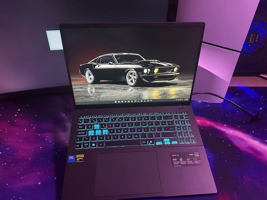 Laptop gaming Asus V16 i7 16gb RAM  Nvidia 5060