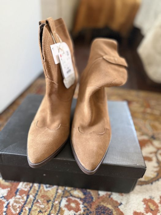 Обувки чисто нови с етикет