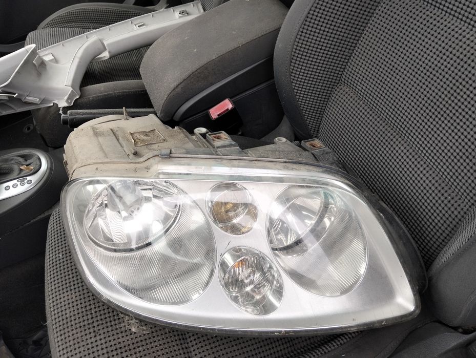 Fauri/ far  vw Touran 2005