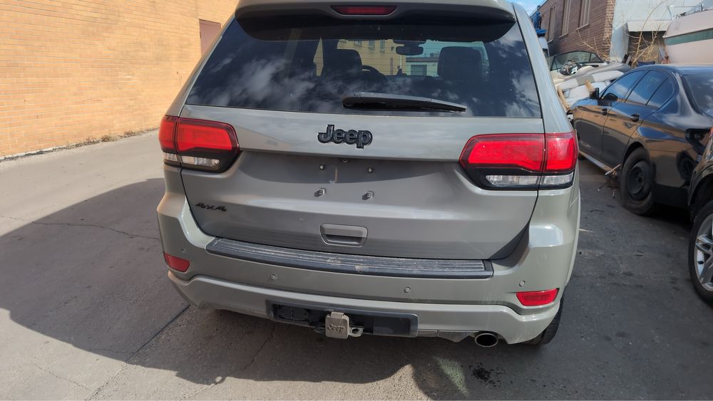 Продавам Джип Гранд Чероки Ларедо 3,6