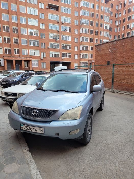 Lexus RX 330.                        .