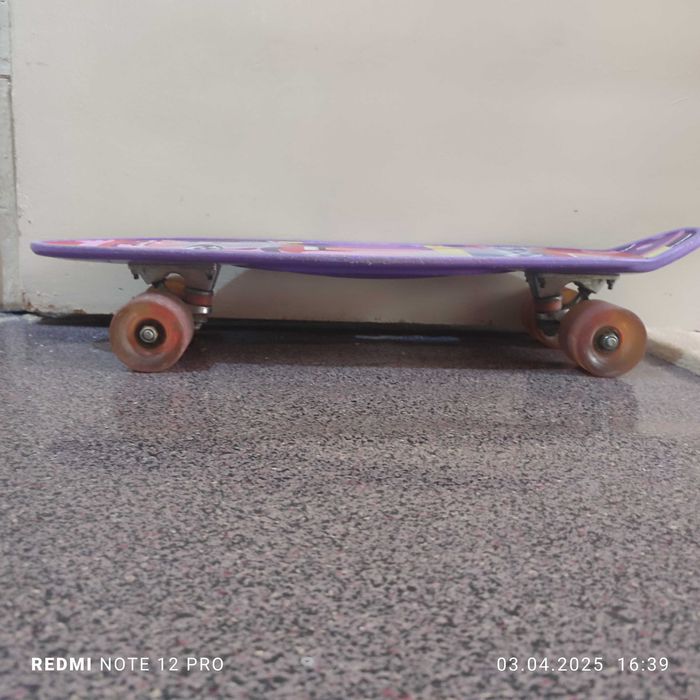 Скейтборд в идеальном состоянии колеса гелевые светятся в темноте