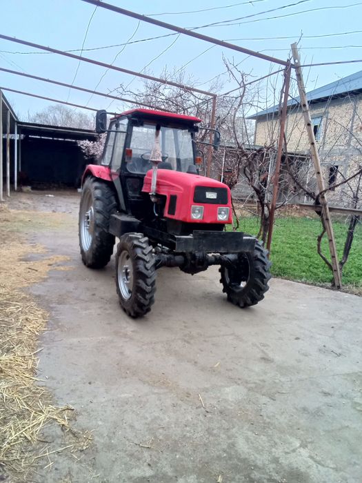 Traktor LTZ60 zòr sastayanada bir qul haydalgan