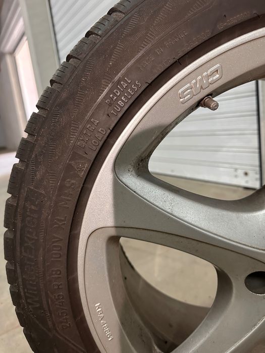 Продавам комплект гуми с джанти CMS