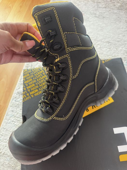 Продам спецобувь зимнюю