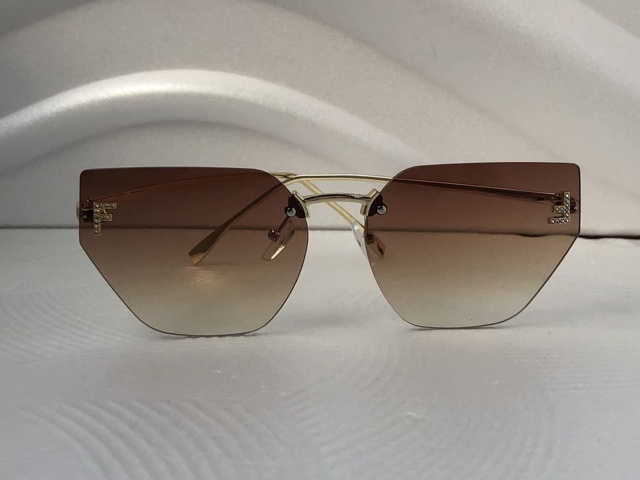 Модерни дамски слънчеви очила